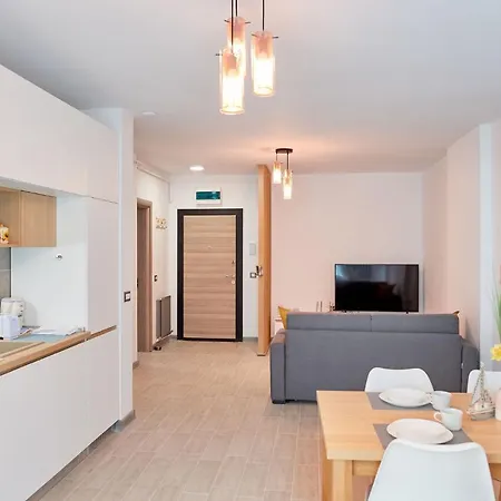 Opal Luxury 91 N Pool * Năvodari